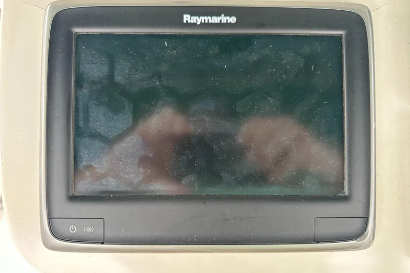 Slide: The Image of Raymarine navigation display on a 2004 Beneteau 393 yacht, showing reflections. - 21