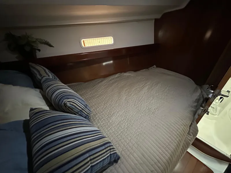 Slide: The Image of Beneteau 393 2004 - 57