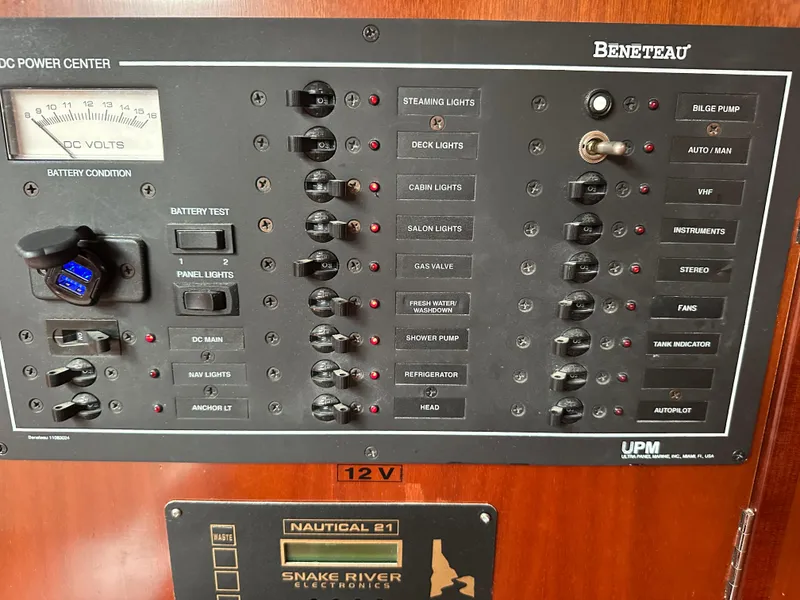 Slide: The Image of Beneteau 393 2004 - 65