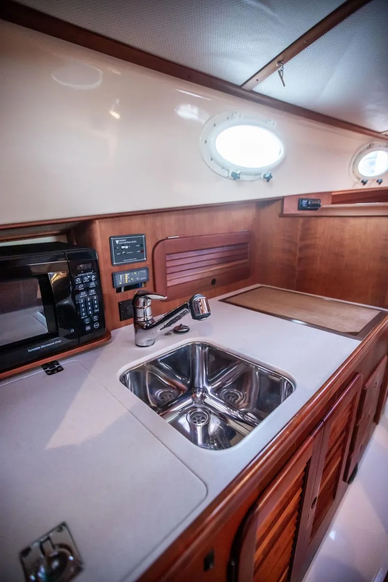 Slide: The Image of Hinckley Yachts Picnic Boat EP 2007 - 15