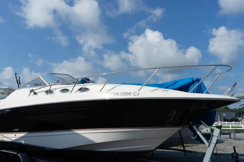 The Image of 2004 Regal Commodore 2765 boat on trailer under blue sky. - 0