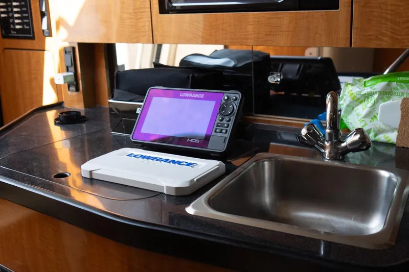 Slide: The Image of Interior of 2004 Regal Commodore 2765 with Lowrance navigation system on counter. - 33