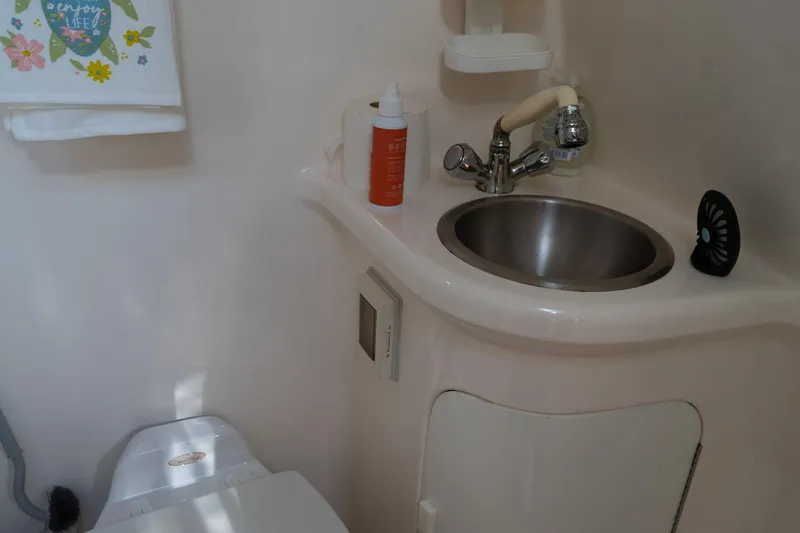 Slide: The Image of 2004 Regal Commodore 2765 bathroom with sink, faucet, and toilet. - 35