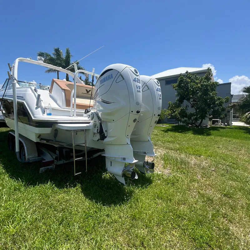 Slide: The Image of 2005 Formula 330 SS boat with twin Yamaha outboard engines on a trailer. - 3
