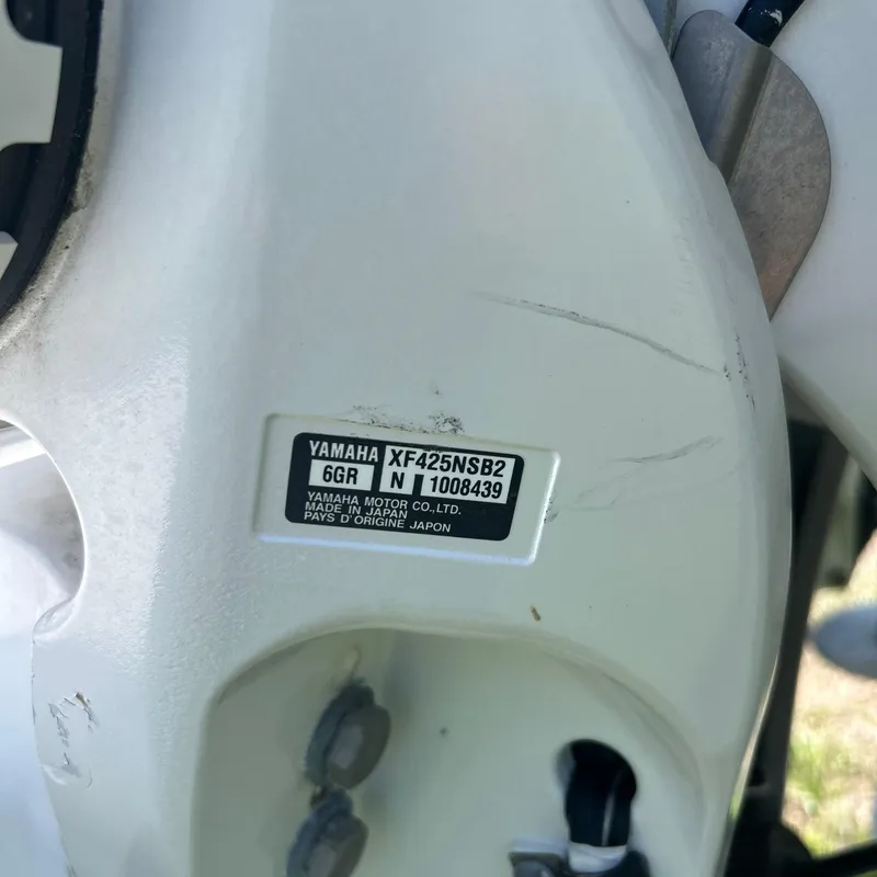 Slide: The Image of Yamaha XF425NSB2 engine label on a Formula 330 SS, 2005 model. - 7