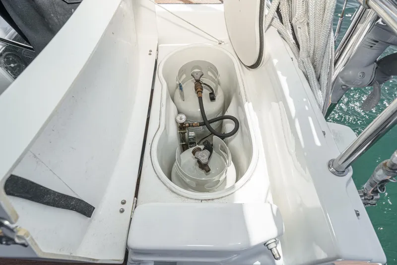 Slide: The Image of Gas storage compartment on 2002 Jeanneau Sun Odyssey 43 sailboat. - 40