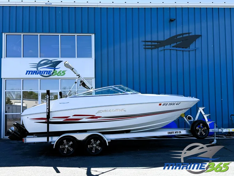 The Image of 2000 Wellcraft 20 Excalibur boat on trailer outside Marine365 building. - 0