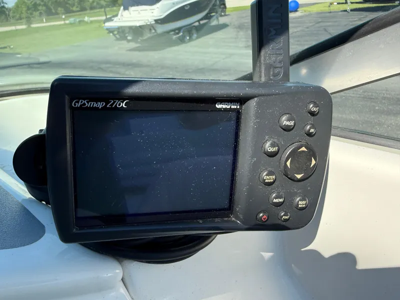 Slide: The Image of GPS device on 2000 Wellcraft 20 Excalibur boat dashboard. - 12