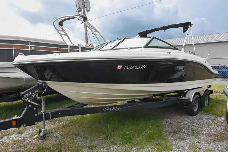 The Image of 2018 Sea Ray SPX 210 Outboard boat on trailer, parked outdoors. - 0