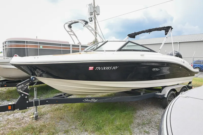 Slide: The Image of 2018 Sea Ray SPX 210 Outboard boat with Mercury engine on trailer. - 4