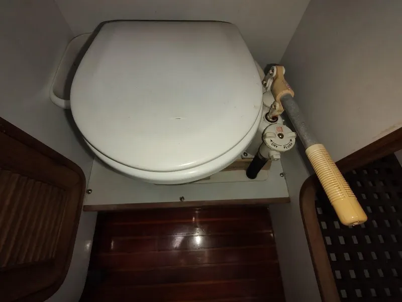 Slide: The Image of Ta Shing Tatoosh 42 1982 - 123