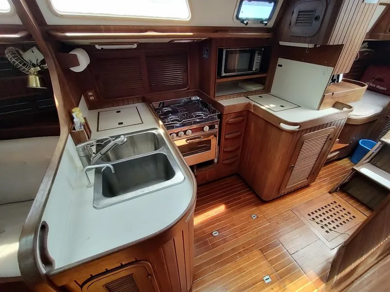 Slide: The Image of Ta Shing Tatoosh 42 1982 - 54