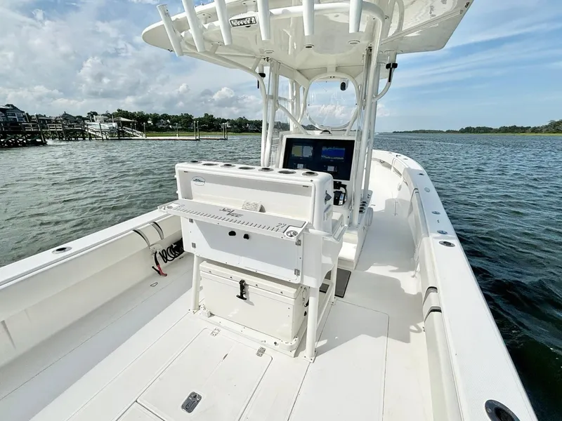 Slide: The Image of 2004 SeaVee 310B boat on water, featuring spacious deck and modern console. - 15