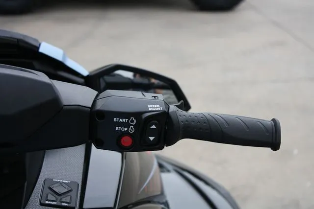 Slide: The Image of Yamaha VX Cruiser 2025 - 10