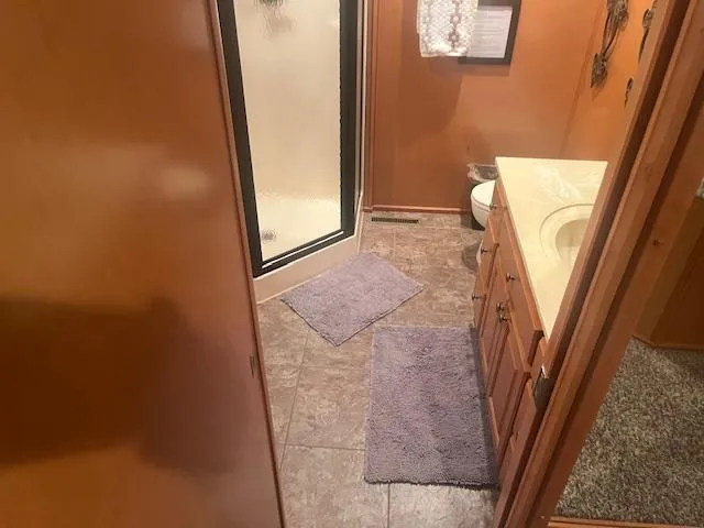 Slide: The Image of Bathroom interior of 2009 Horizon 18 x 85 Houseboat with shower and vanity. - 28