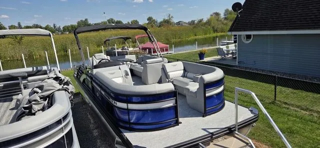 Slide: The Image of Bennington L Swingback 24 LSB 2025 - 10