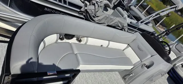 Slide: The Image of Bennington L Swingback 24 LSB 2025 - 12