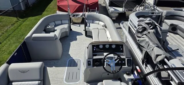 Slide: The Image of Bennington L Swingback 24 LSB 2025 - 3