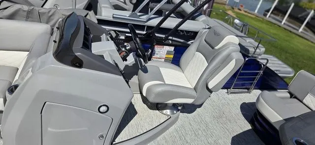 Slide: The Image of Bennington L Swingback 24 LSB 2025 - 4