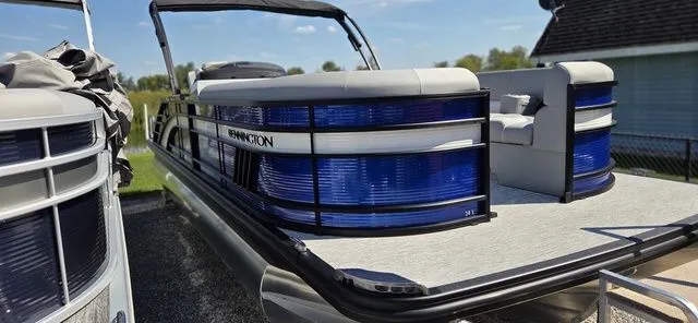 Slide: The Image of Bennington L Swingback 24 LSB 2025 - 9