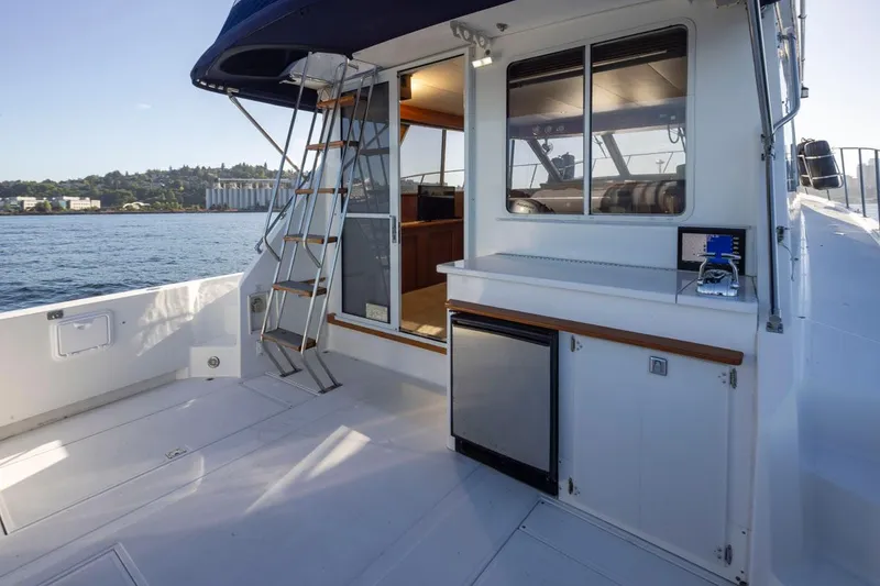Slide: The Image of 1993 Tollycraft 40 Sport Sedan yacht deck with kitchenette and ocean view. - 32