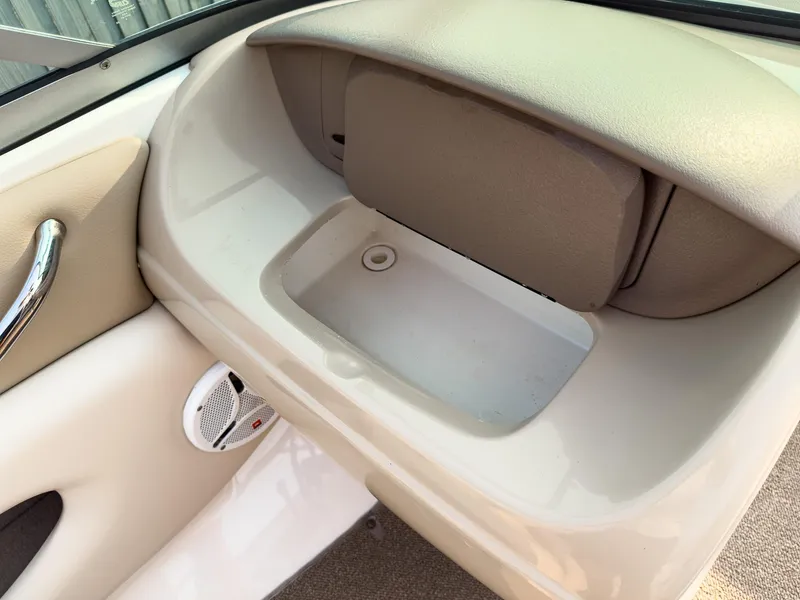Slide: The Image of 2007 Chaparral 190 SSi boat interior with storage compartment and speaker. - 18