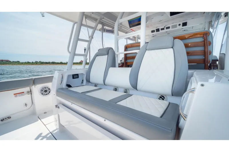 Slide: The Image of Everglades 455 Center Console 2023 - 15