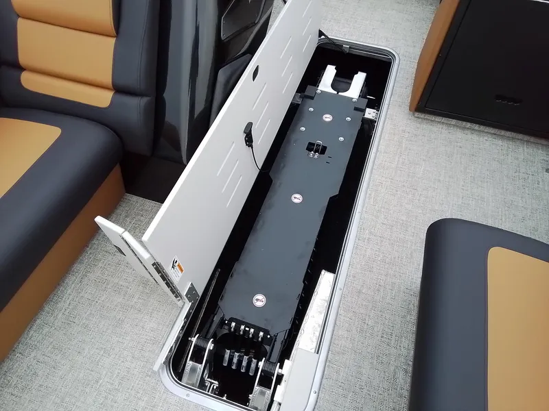 Slide: The Image of Premier 230 Sunsation 2025 - 16