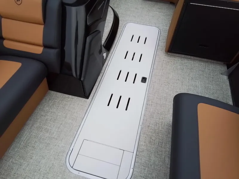 Slide: The Image of Premier 230 Sunsation 2025 - 17