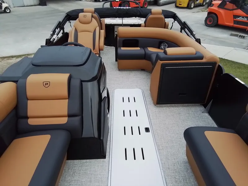 Slide: The Image of Premier 230 Sunsation 2025 - 19