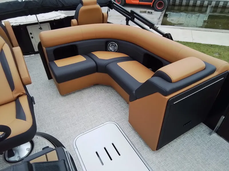 Slide: The Image of Premier 230 Sunsation 2025 - 21