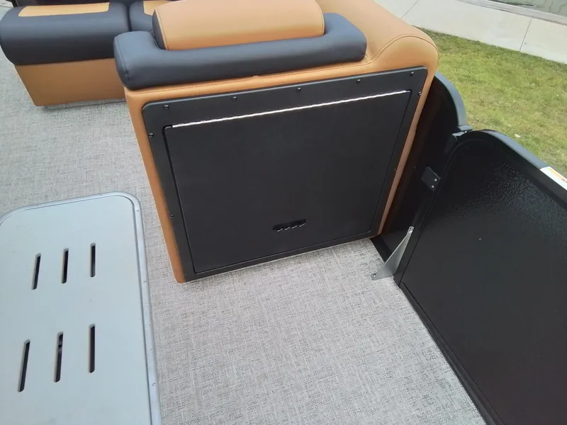 Slide: The Image of Premier 230 Sunsation 2025 - 23