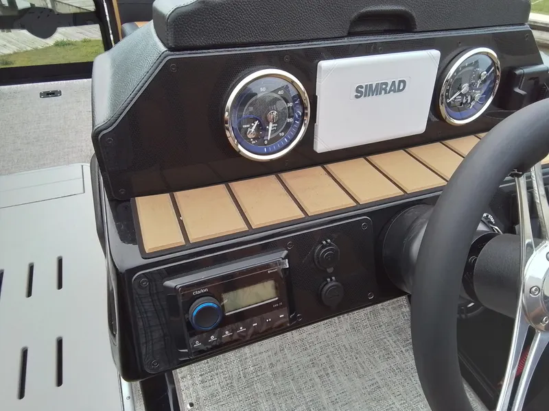 Slide: The Image of Premier 230 Sunsation 2025 - 30