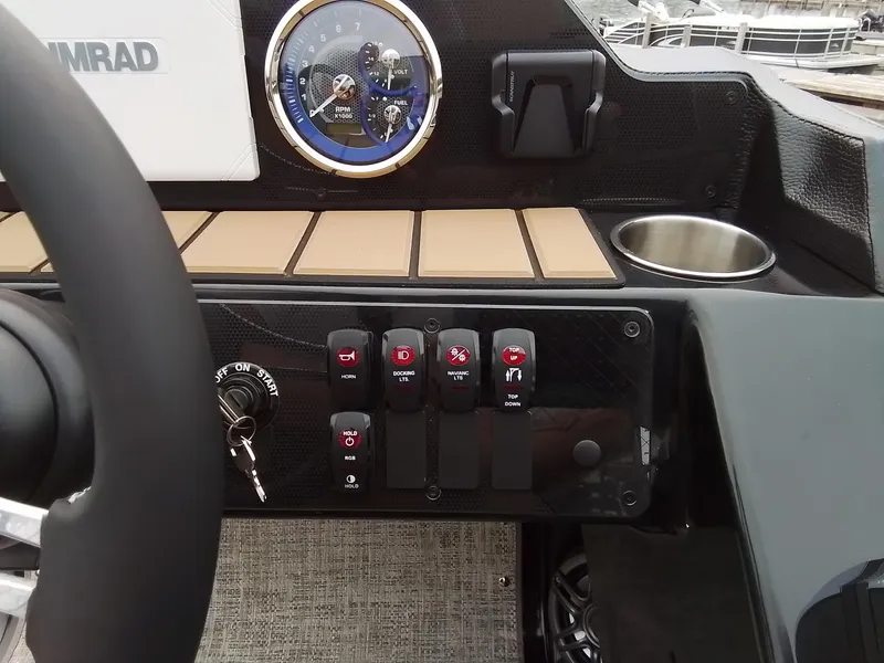 Slide: The Image of Premier 230 Sunsation 2025 - 31