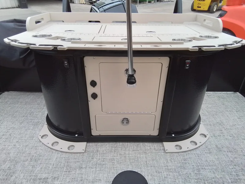 Slide: The Image of Premier 230 Sunsation 2025 - 33