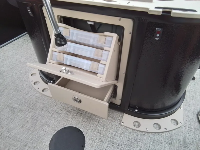 Slide: The Image of Premier 230 Sunsation 2025 - 35