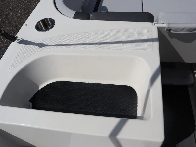 Slide: The Image of Bayliner M Series M19 2025 - 11