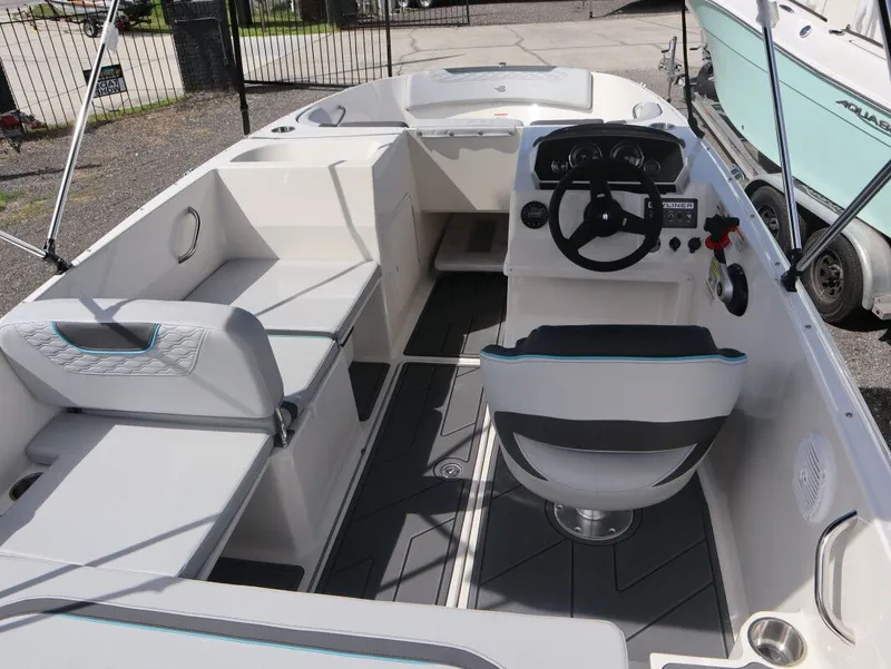 Slide: The Image of Bayliner M Series M19 2025 - 15