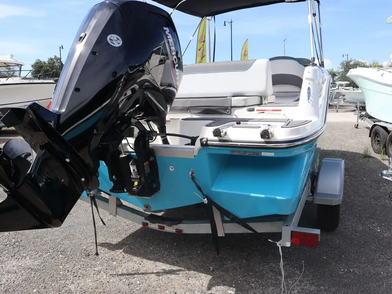 Slide: The Image of Bayliner M Series M19 2025 - 5