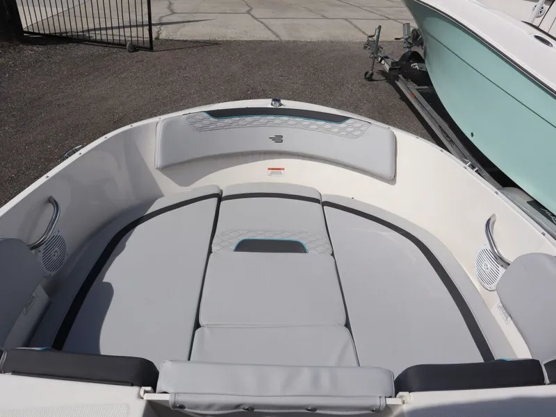 Slide: The Image of Bayliner M Series M19 2025 - 8