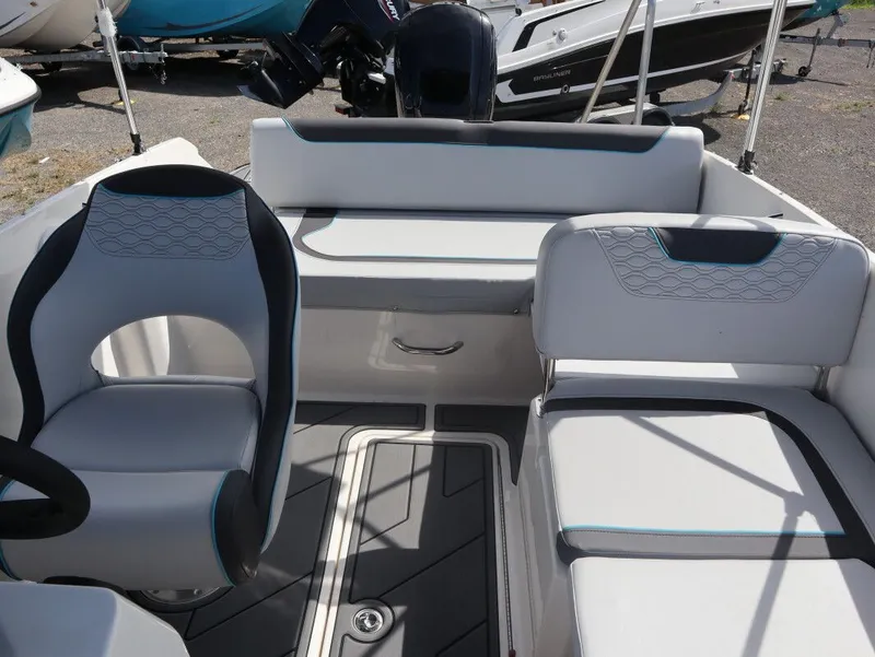 Slide: The Image of Bayliner M Series M19 2025 - 9