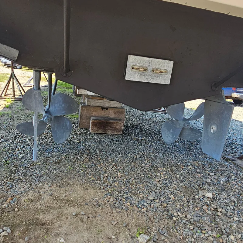 Slide: The Image of Propellers and rudders of a 2000 Silverton 392 Motor Yacht on dry land. - 44