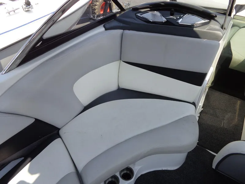 Slide: The Image of Tigé 24Ve 2011 - 16