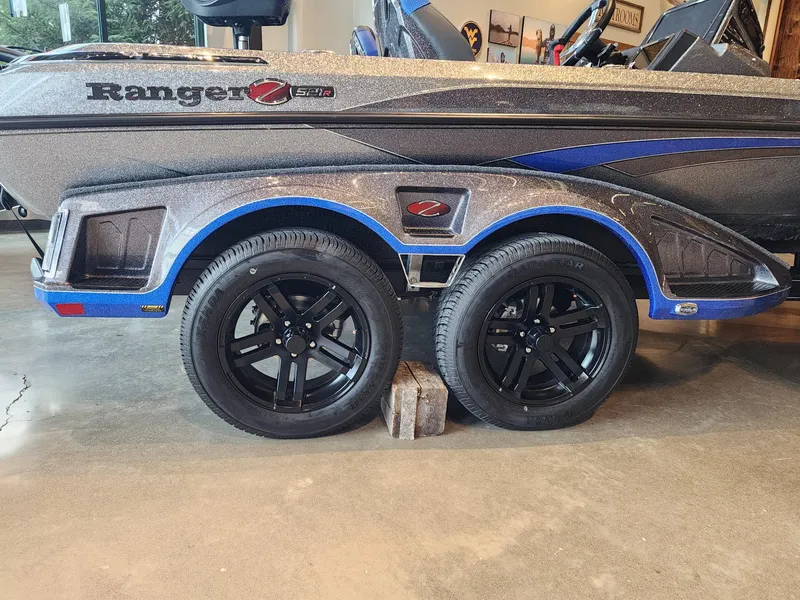 Slide: The Image of 2025 Ranger Z521R boat with Garmin trolling motor in a workshop setting. - 4