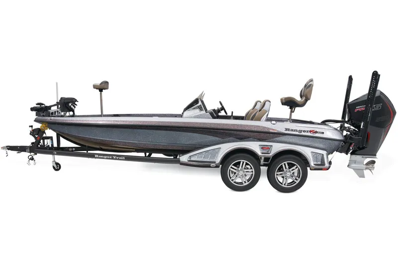 Slide: The Image of 2025 Ranger Z521R boat displayed indoors with sleek design and modern features. - 7