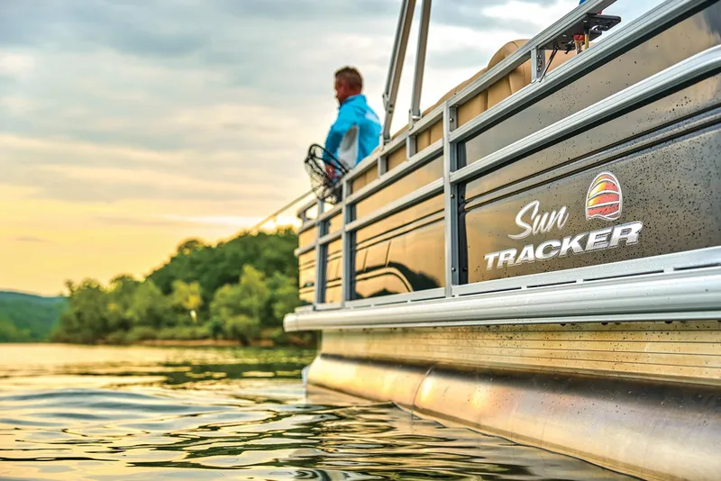 Slide: The Image of Sun Tracker SportFish 20 DLX 2025 - 75