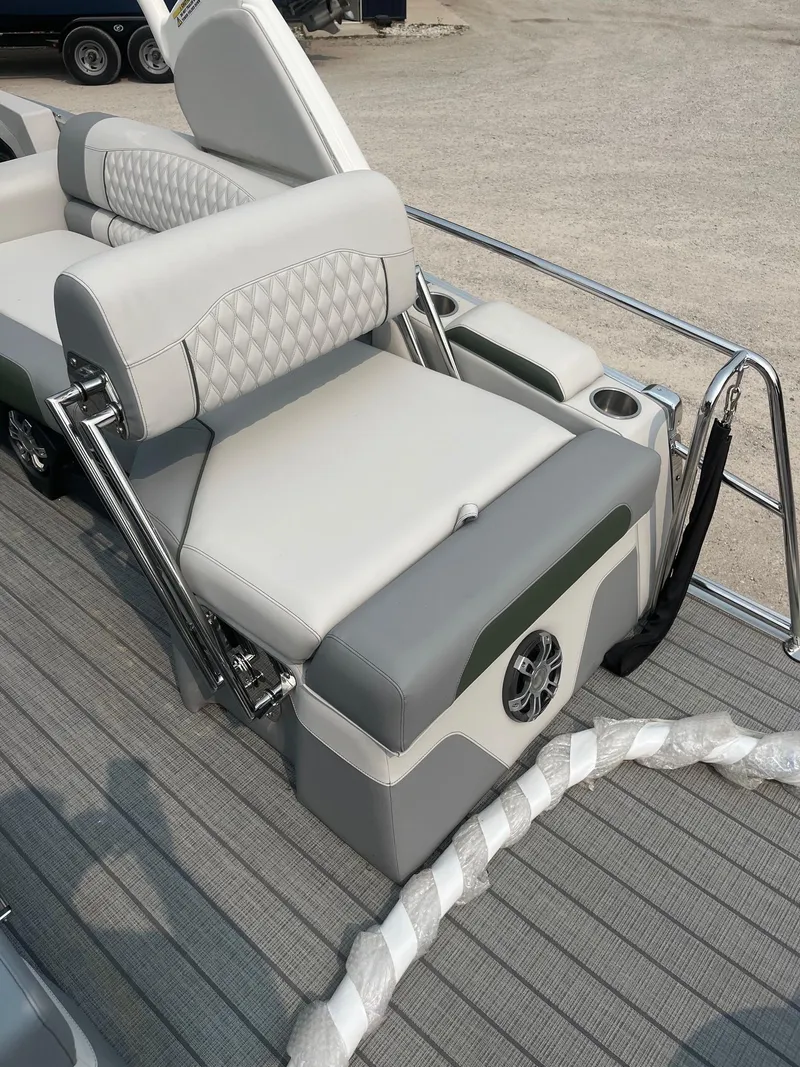 Slide: The Image of 2025 Avalon 2585 Catalina Quad Lounger Shift with luxurious seating and modern design. - 10