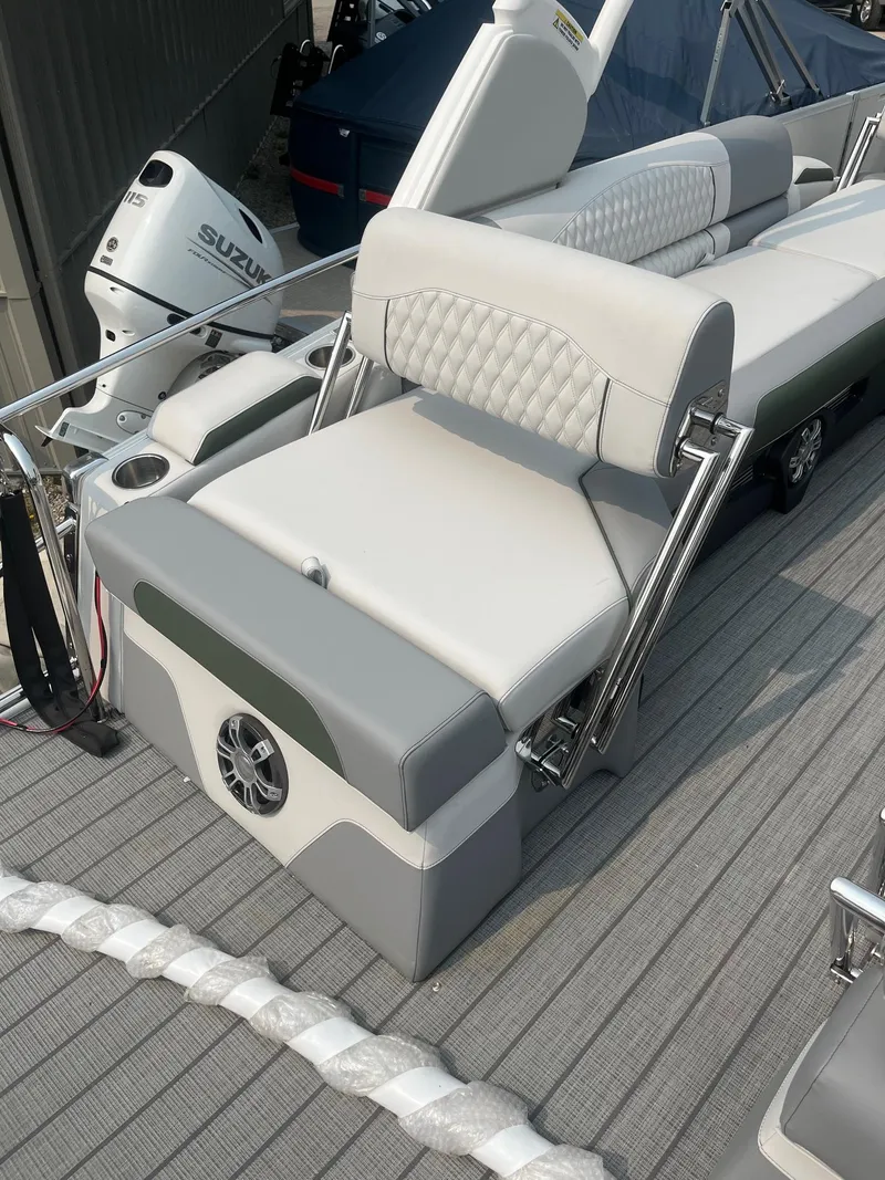Slide: The Image of 2025 Avalon 2585 Catalina Quad Lounger Shift with Suzuki engine, featuring luxurious seating and modern design. - 11