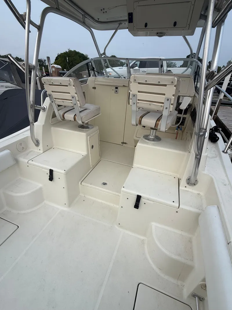 Slide: The Image of 2003 Hydra-Sports Vector 2800 WA boat interior with seating and helm station. - 10