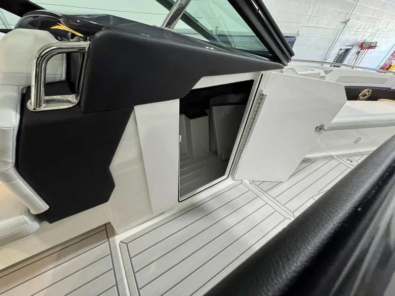 Slide: The Image of Formula 360 Crossover Bowrider I/O 2026 - 65